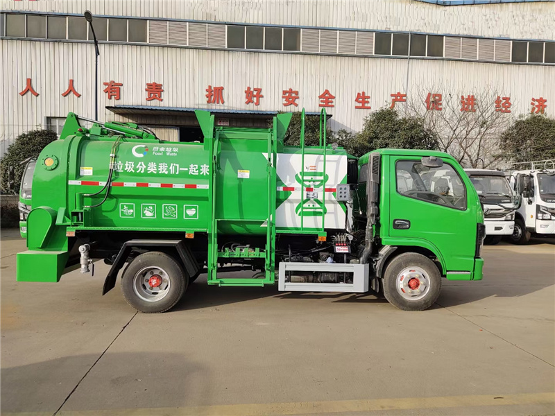 東風(fēng)8方餐廚垃圾車(chē)（方罐）