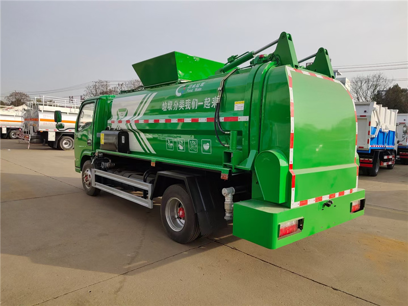 東風(fēng)8方餐廚垃圾車(chē)（方罐）